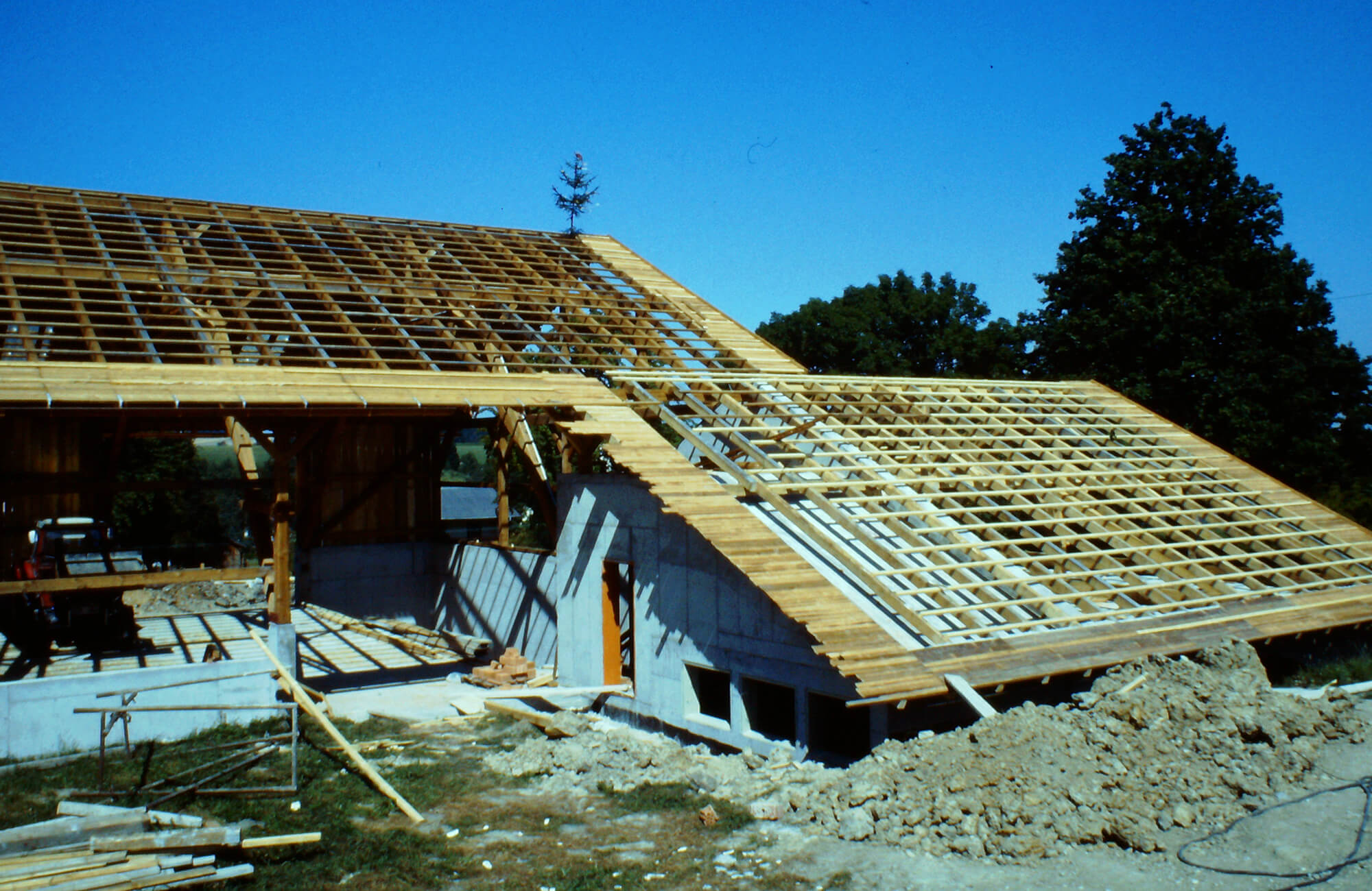 dachstuhl-hackgutheizung-pram