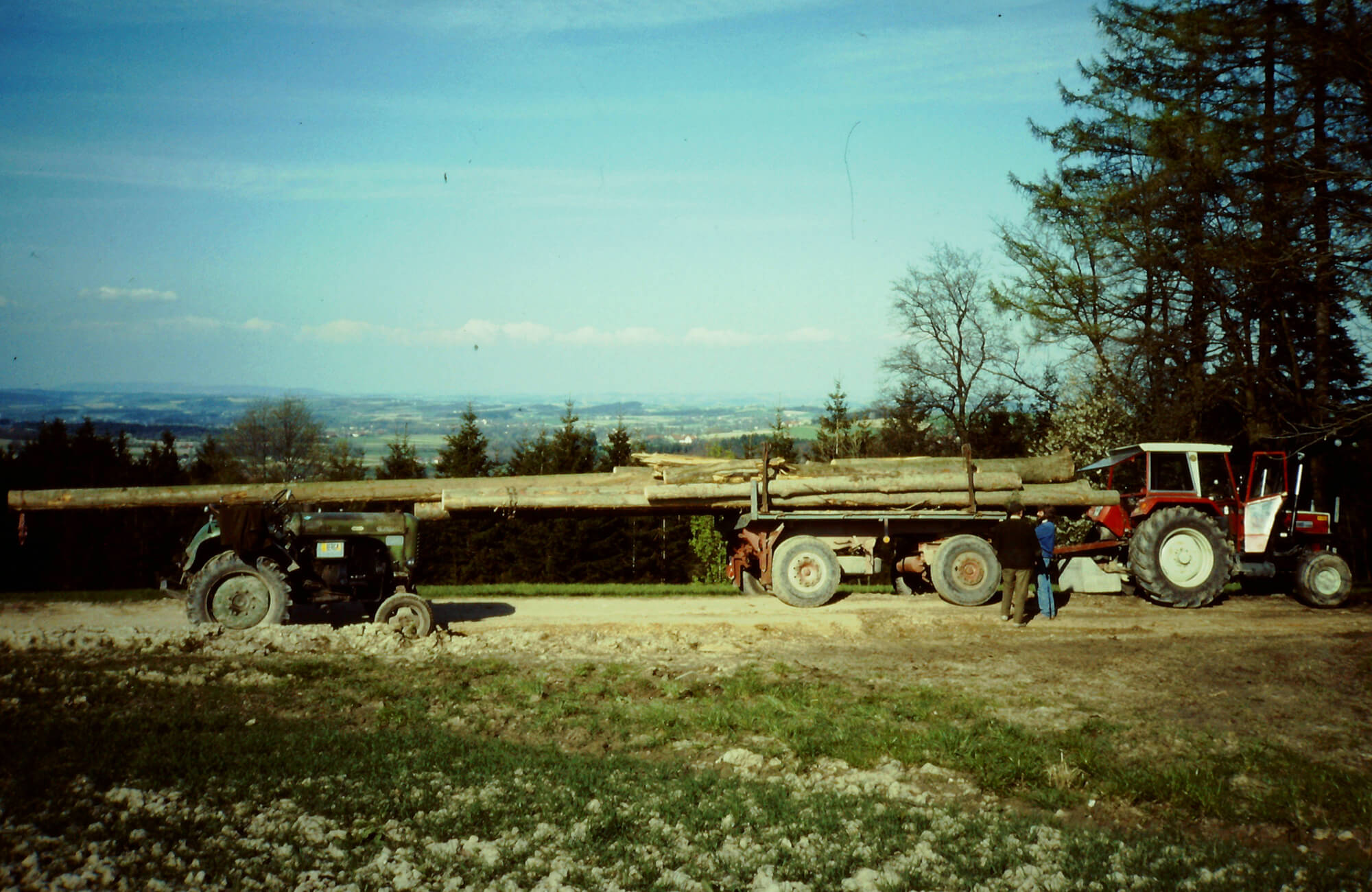 traktor-anlieferung-hackgutheizung-pram
